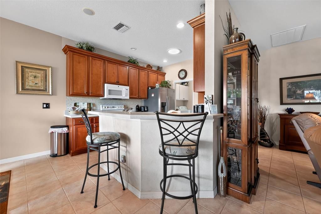 Active With Contract: $324,900 (2 beds, 2 baths, 1688 Square Feet)