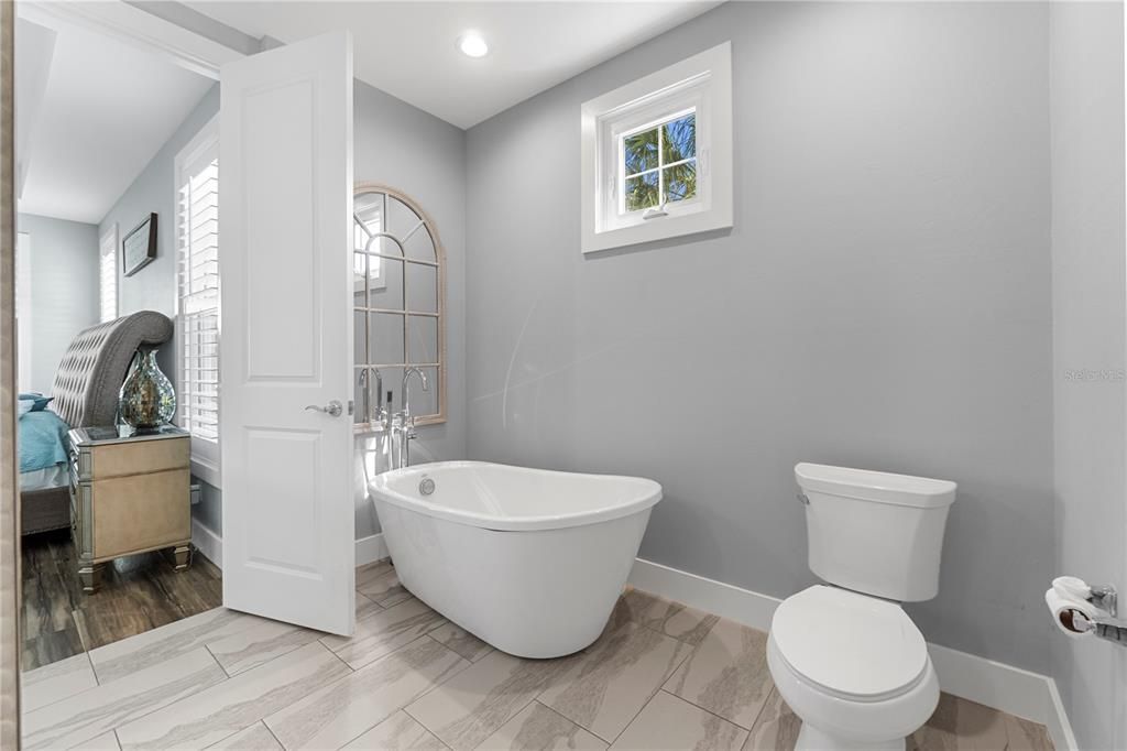 En Venta: $730,000 (4 camas, 4 baños, 2874 Pies cuadrados)