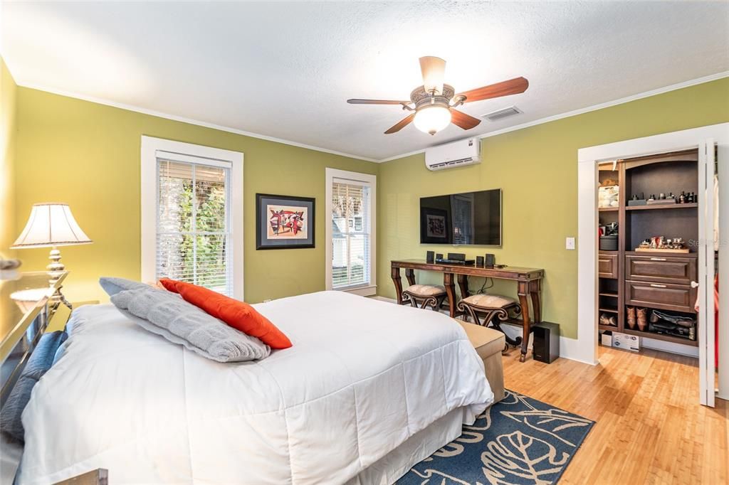 For Sale: $599,000 (2 beds, 2 baths, 2273 Square Feet)