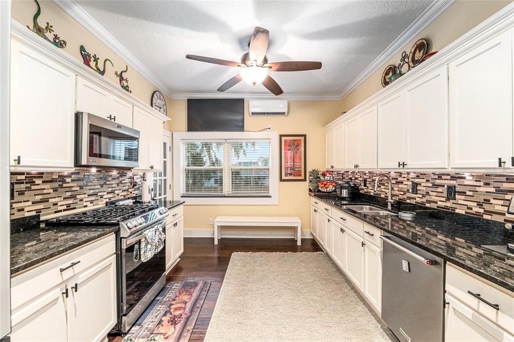 For Sale: $599,000 (2 beds, 2 baths, 2273 Square Feet)