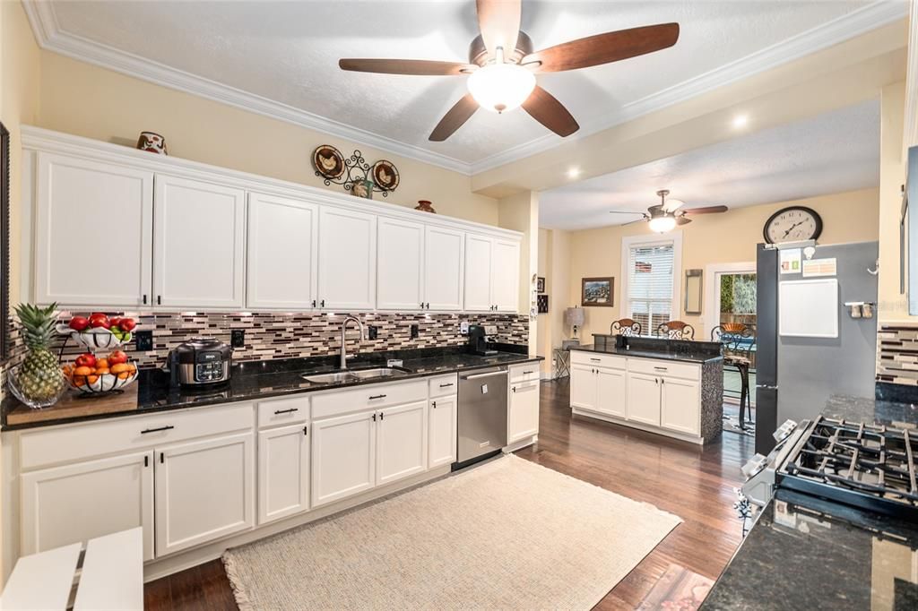 For Sale: $599,000 (2 beds, 2 baths, 2273 Square Feet)