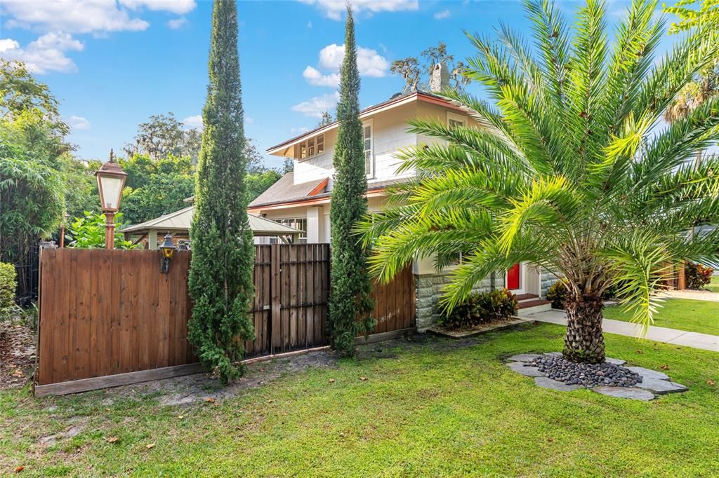 For Sale: $599,000 (2 beds, 2 baths, 2273 Square Feet)