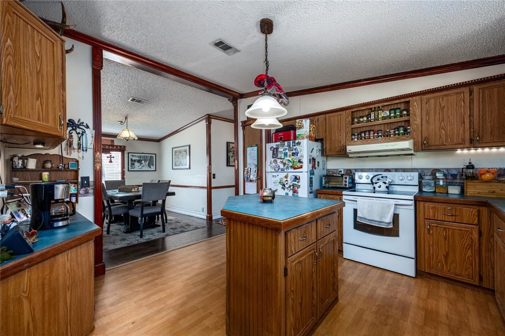 For Sale: $220,000 (3 beds, 2 baths, 1640 Square Feet)