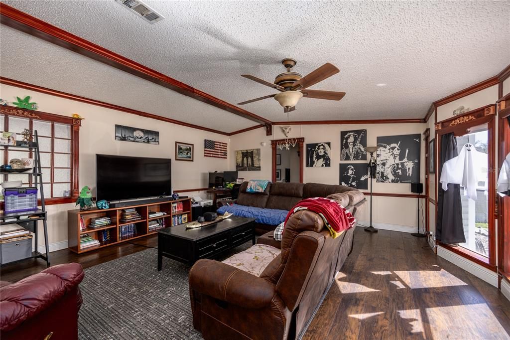 For Sale: $220,000 (3 beds, 2 baths, 1640 Square Feet)