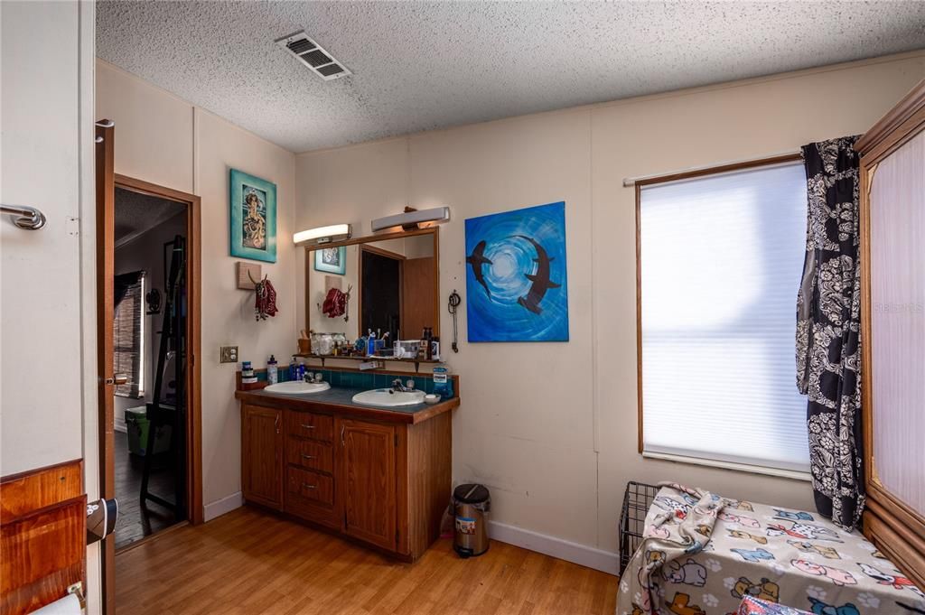 For Sale: $220,000 (3 beds, 2 baths, 1640 Square Feet)