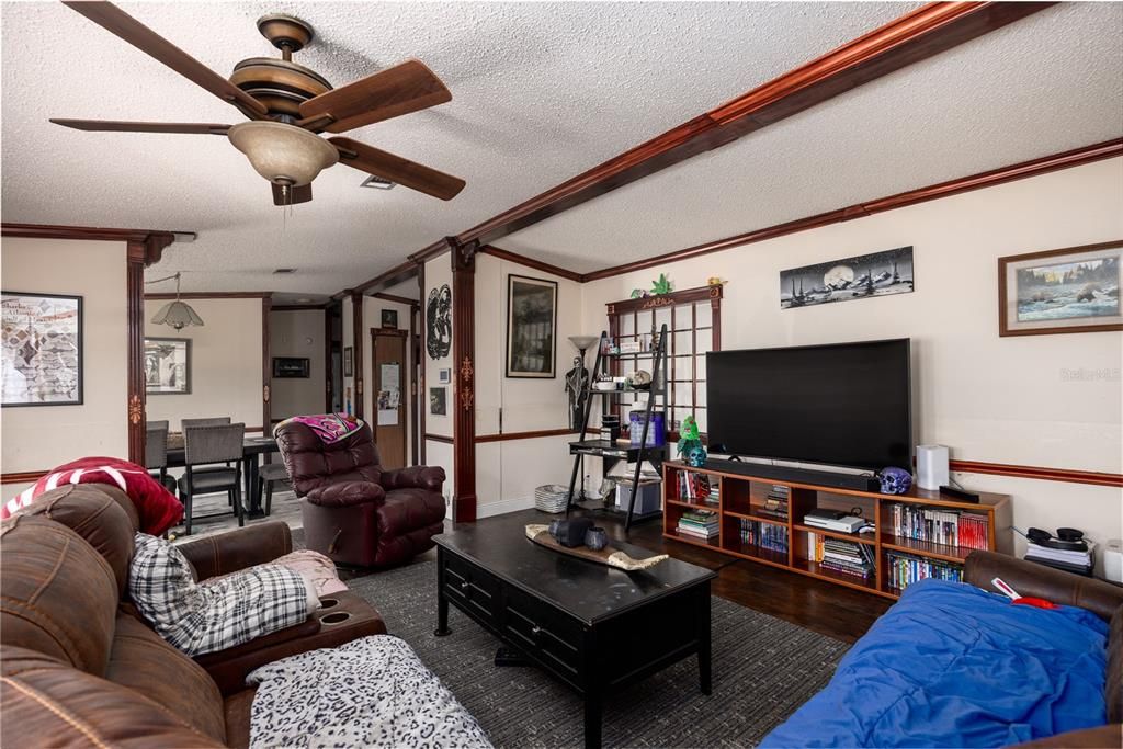 For Sale: $220,000 (3 beds, 2 baths, 1640 Square Feet)