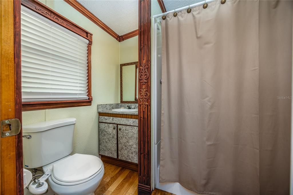 For Sale: $220,000 (3 beds, 2 baths, 1640 Square Feet)