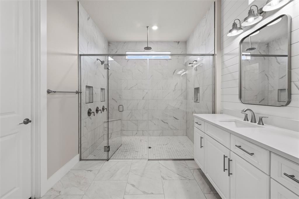 En Venta: $1,150,000 (6 camas, 4 baños, 3492 Pies cuadrados)