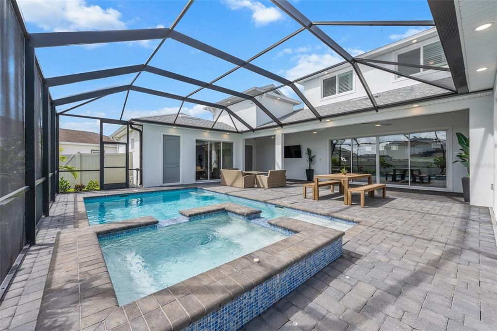 En Venta: $1,150,000 (6 camas, 4 baños, 3492 Pies cuadrados)