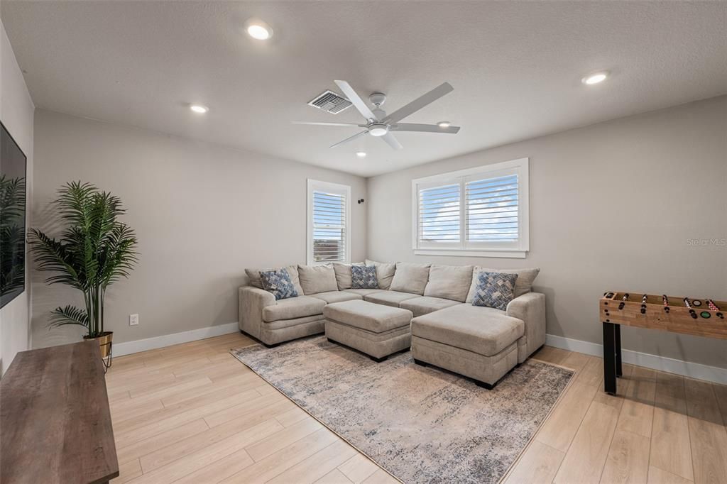 En Venta: $1,150,000 (6 camas, 4 baños, 3492 Pies cuadrados)