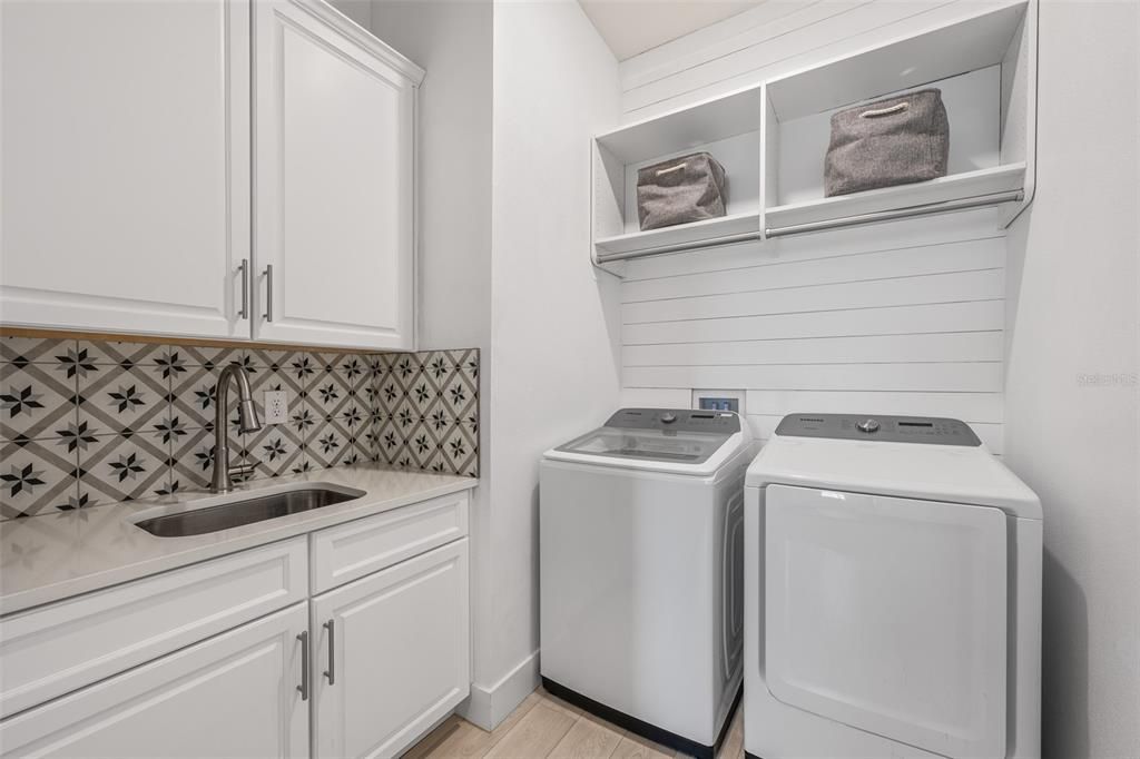 En Venta: $1,150,000 (6 camas, 4 baños, 3492 Pies cuadrados)