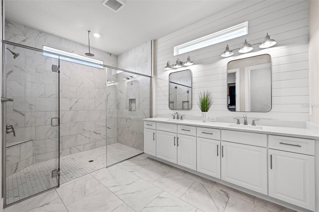 En Venta: $1,150,000 (6 camas, 4 baños, 3492 Pies cuadrados)