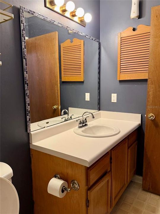 На продажу: $154,000 (2 спален, 2 ванн, 1050 Квадратных фут)