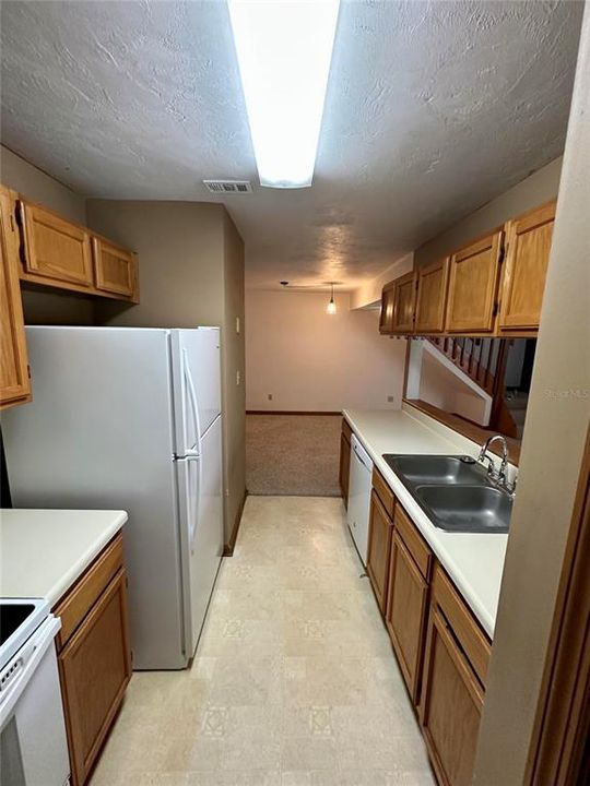 На продажу: $154,000 (2 спален, 2 ванн, 1050 Квадратных фут)