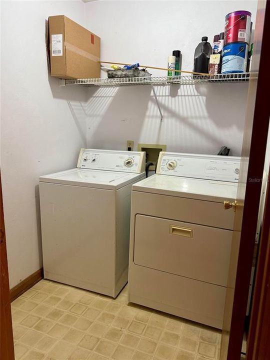 На продажу: $154,000 (2 спален, 2 ванн, 1050 Квадратных фут)