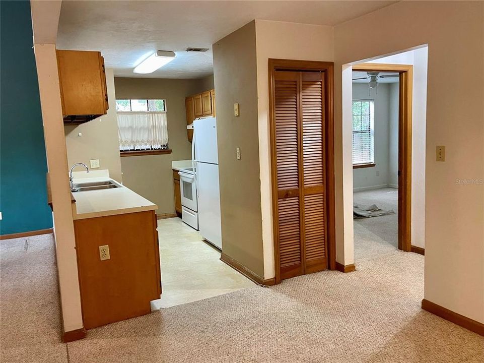 На продажу: $154,000 (2 спален, 2 ванн, 1050 Квадратных фут)