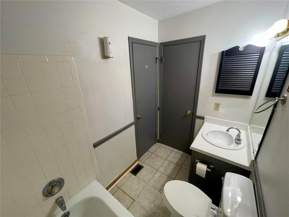 На продажу: $154,000 (2 спален, 2 ванн, 1050 Квадратных фут)