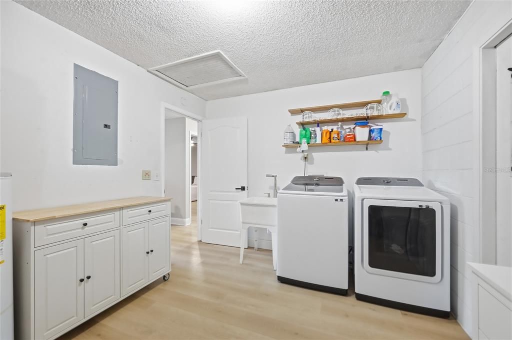 For Sale: $479,000 (3 beds, 2 baths, 1567 Square Feet)