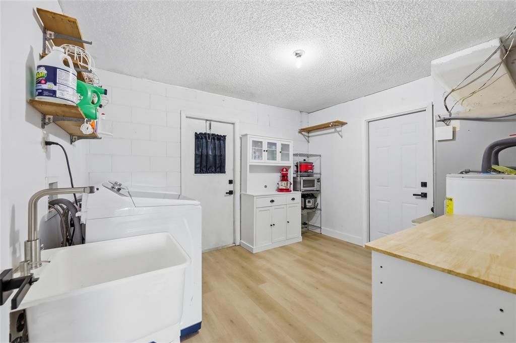 For Sale: $479,000 (3 beds, 2 baths, 1567 Square Feet)