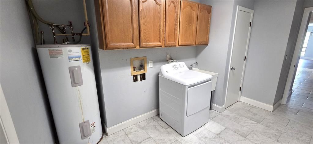 For Sale: $427,000 (4 beds, 3 baths, 3291 Square Feet)