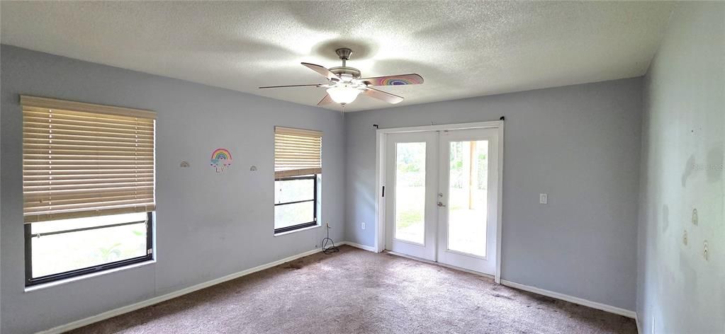 For Sale: $427,000 (4 beds, 3 baths, 3291 Square Feet)