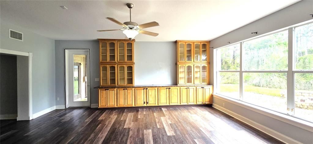 For Sale: $427,000 (4 beds, 3 baths, 3291 Square Feet)