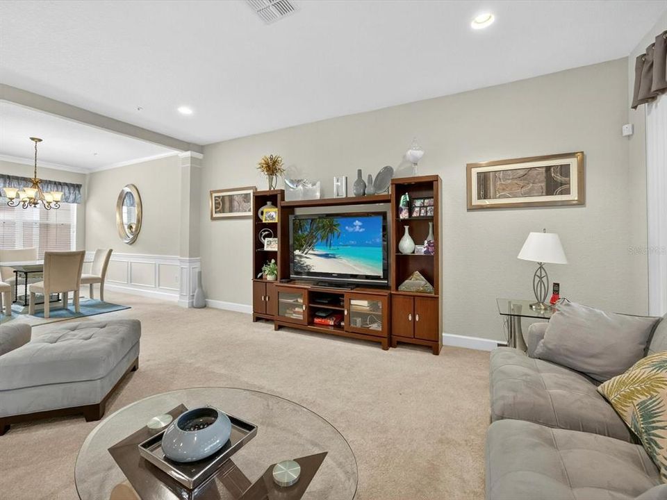 Под контрактом: $337,000 (3 спален, 2 ванн, 2059 Квадратных фут)