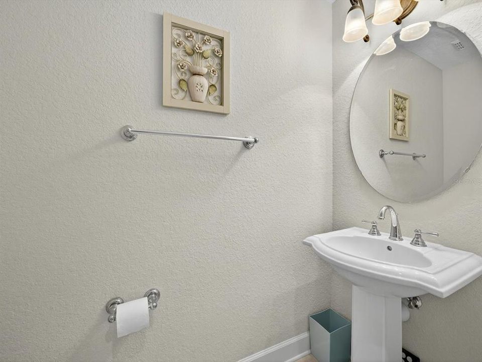 Под контрактом: $337,000 (3 спален, 2 ванн, 2059 Квадратных фут)