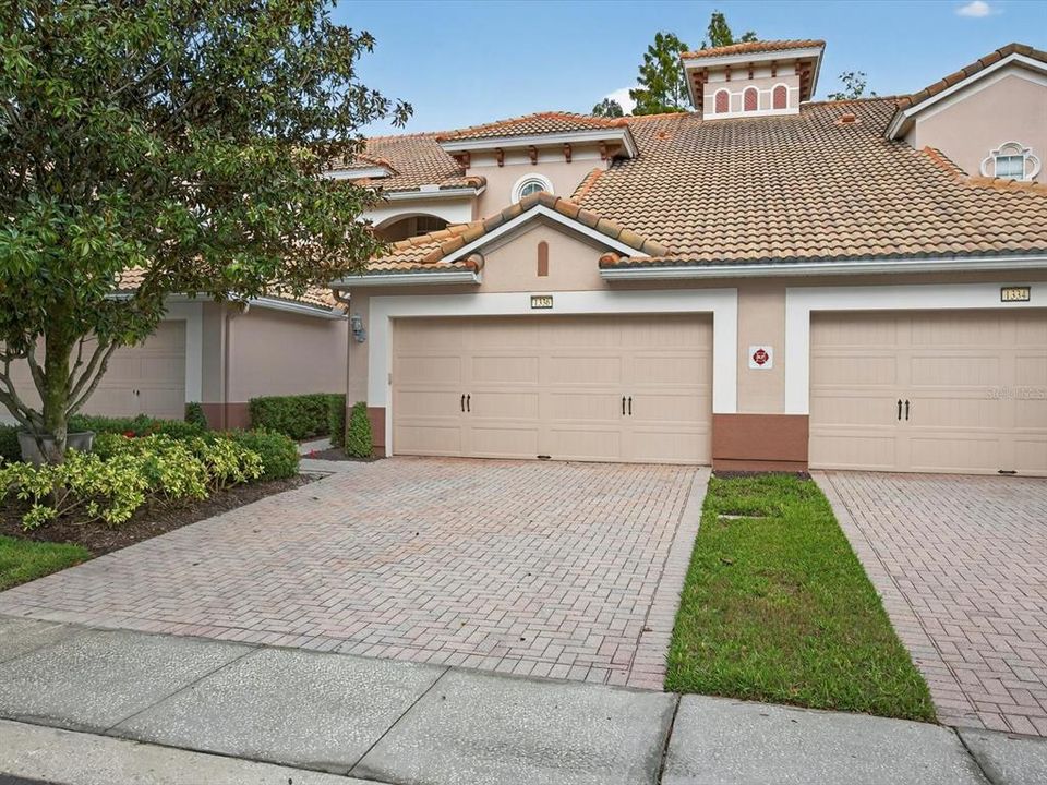 Под контрактом: $337,000 (3 спален, 2 ванн, 2059 Квадратных фут)