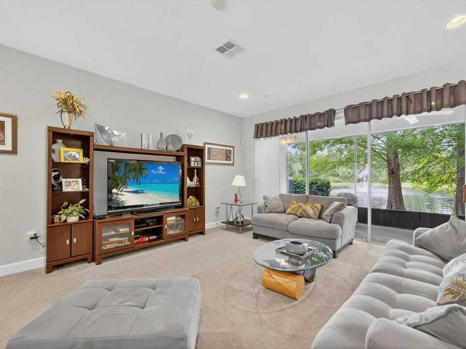 Под контрактом: $337,000 (3 спален, 2 ванн, 2059 Квадратных фут)