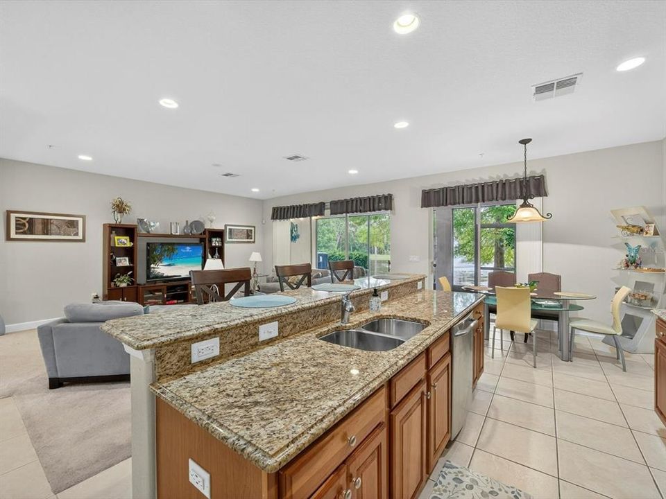 Под контрактом: $337,000 (3 спален, 2 ванн, 2059 Квадратных фут)