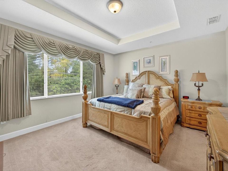 Под контрактом: $337,000 (3 спален, 2 ванн, 2059 Квадратных фут)