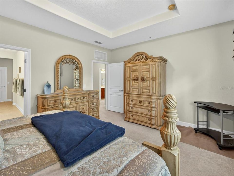 Под контрактом: $337,000 (3 спален, 2 ванн, 2059 Квадратных фут)