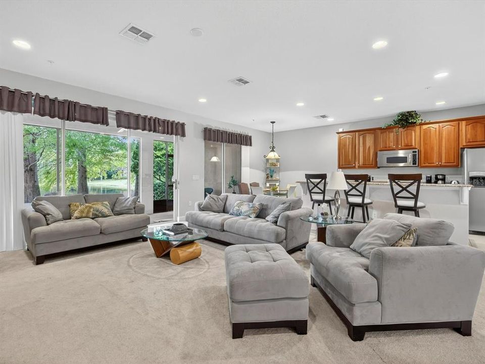 Под контрактом: $337,000 (3 спален, 2 ванн, 2059 Квадратных фут)