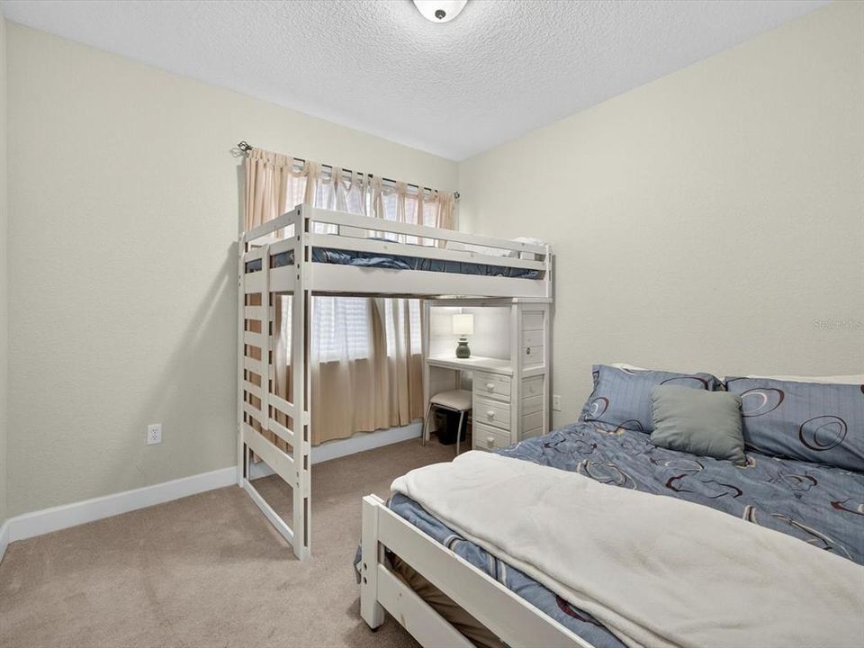 Под контрактом: $337,000 (3 спален, 2 ванн, 2059 Квадратных фут)