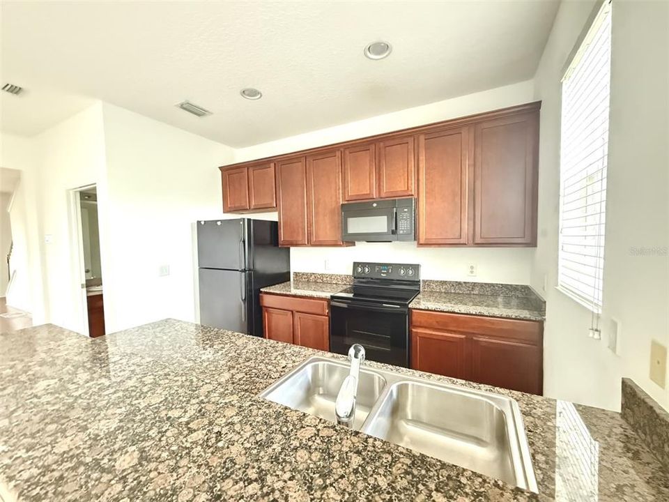 Active With Contract: $1,980 (3 beds, 3 baths, 1917 Square Feet)