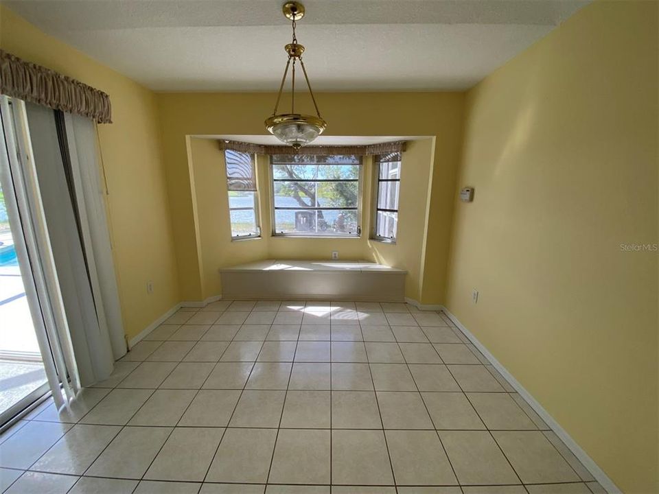 合同活跃: $1,995 (3 贝兹, 2 浴室, 1501 平方英尺)