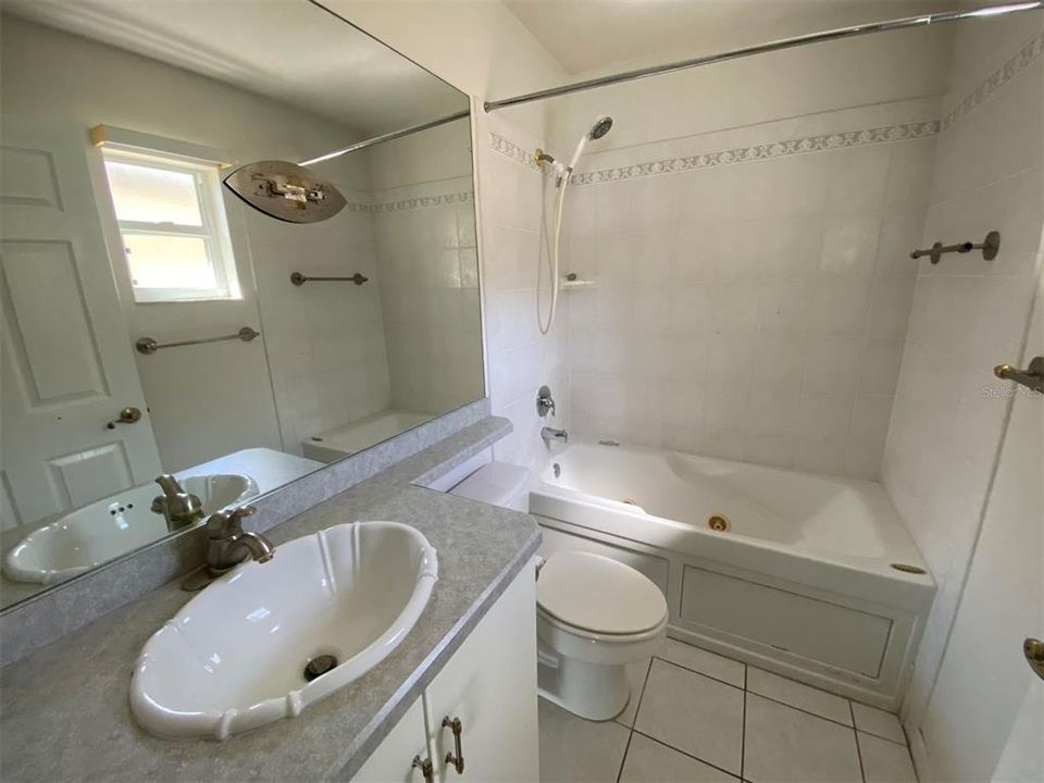 合同活跃: $1,995 (3 贝兹, 2 浴室, 1501 平方英尺)