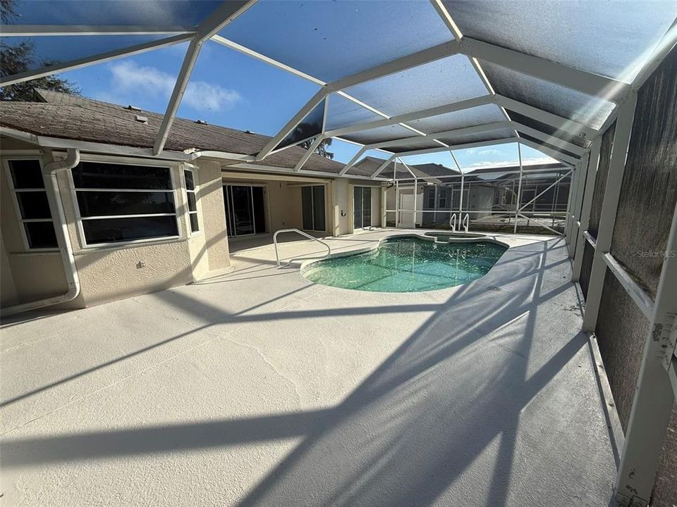 合同活跃: $1,995 (3 贝兹, 2 浴室, 1501 平方英尺)