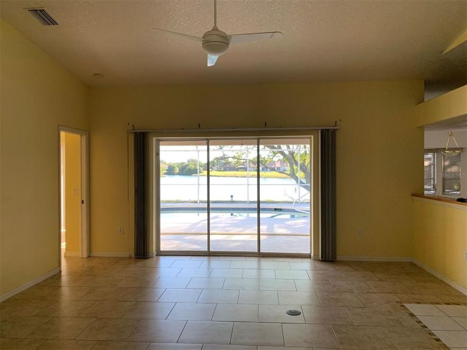 合同活跃: $1,995 (3 贝兹, 2 浴室, 1501 平方英尺)