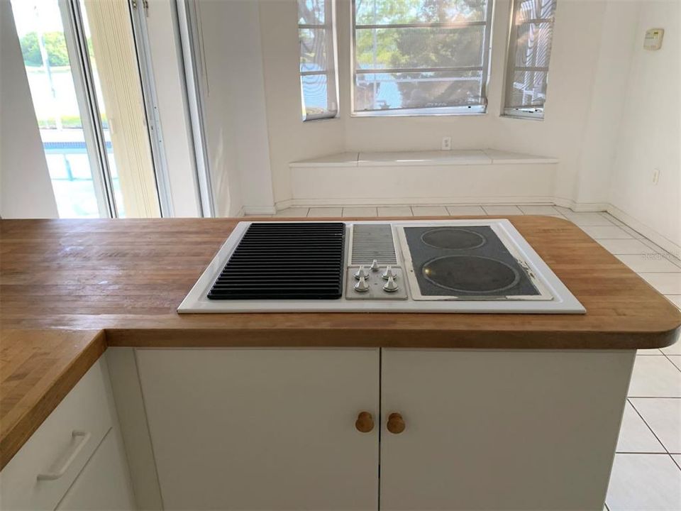 合同活跃: $1,995 (3 贝兹, 2 浴室, 1501 平方英尺)