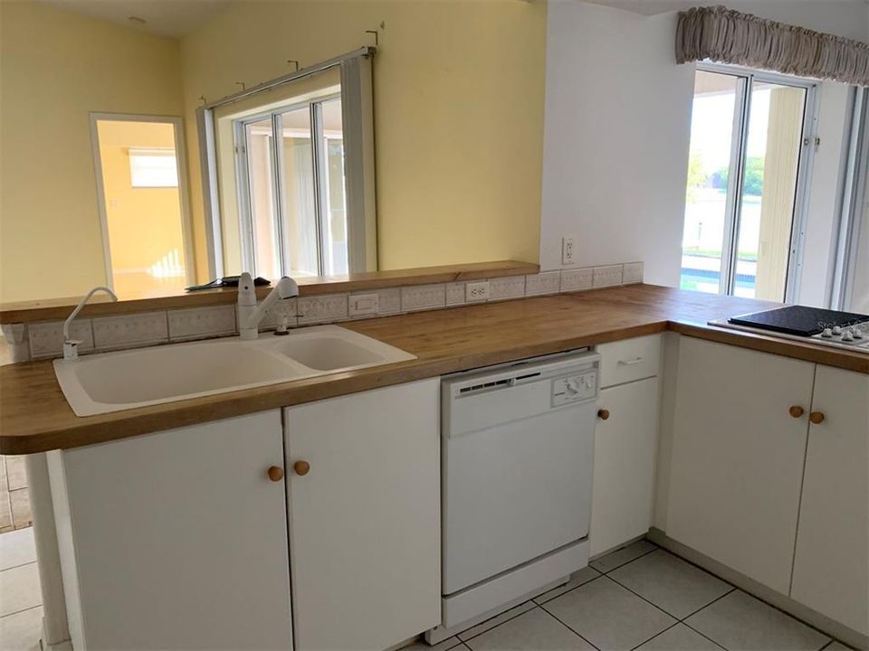 合同活跃: $1,995 (3 贝兹, 2 浴室, 1501 平方英尺)