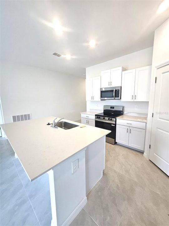 В аренду: $1,800 (3 спален, 2 ванн, 1551 Квадратных фут)