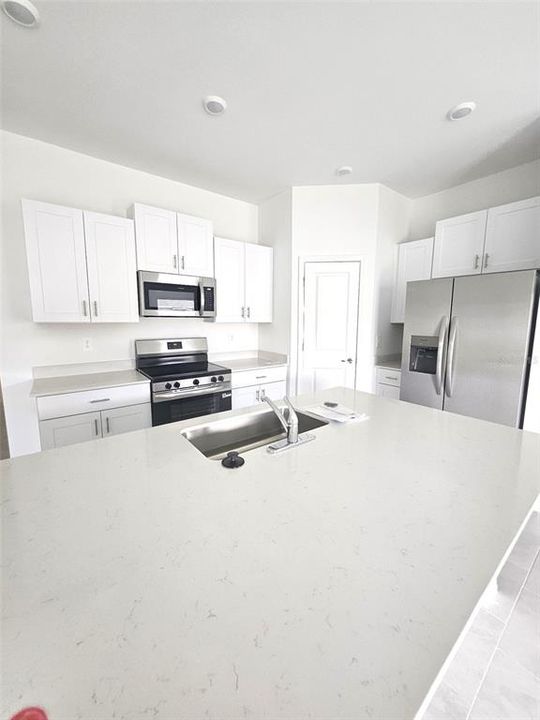 В аренду: $1,800 (3 спален, 2 ванн, 1551 Квадратных фут)