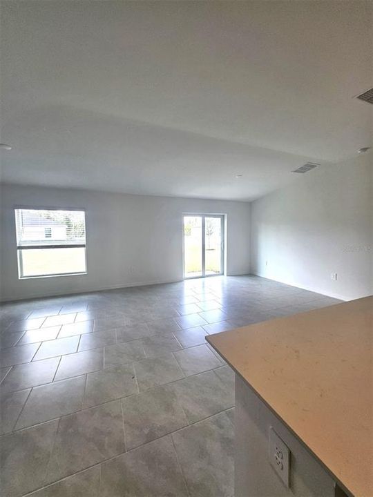 В аренду: $1,800 (3 спален, 2 ванн, 1551 Квадратных фут)