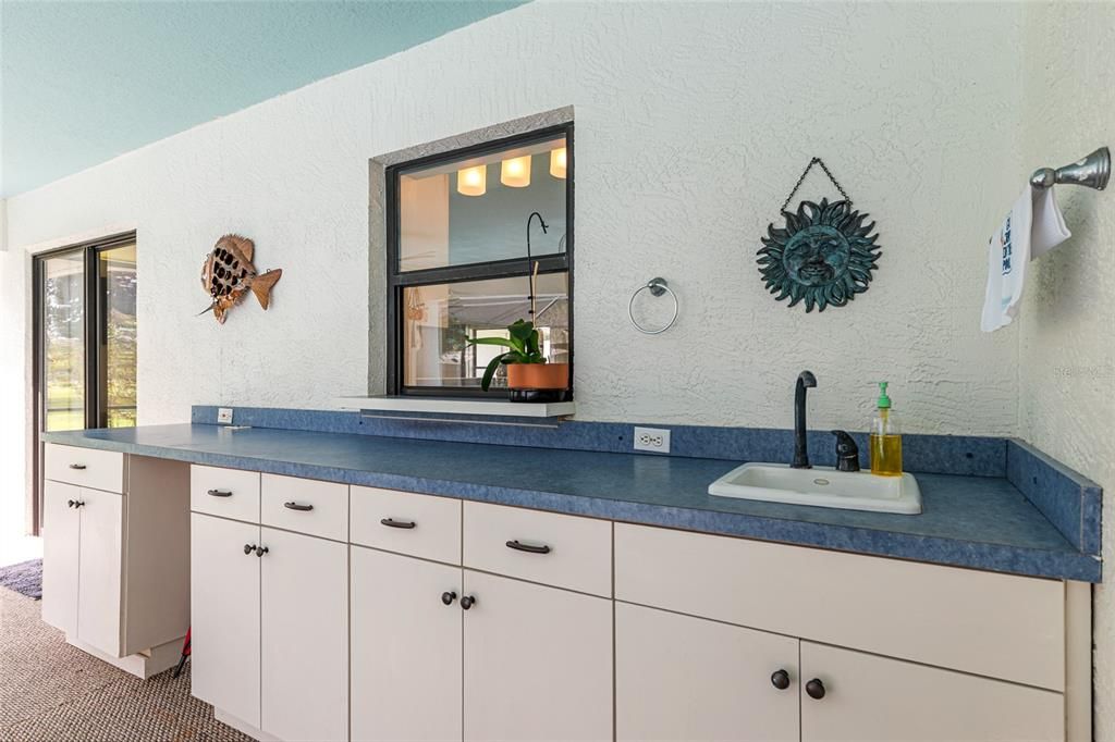 Под контрактом: $429,000 (3 спален, 2 ванн, 1623 Квадратных фут)