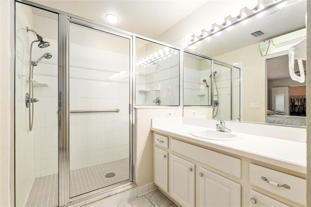 Под контрактом: $429,000 (3 спален, 2 ванн, 1623 Квадратных фут)