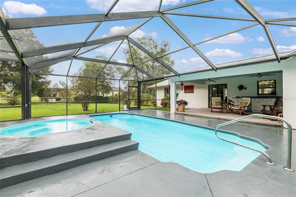 Под контрактом: $429,000 (3 спален, 2 ванн, 1623 Квадратных фут)