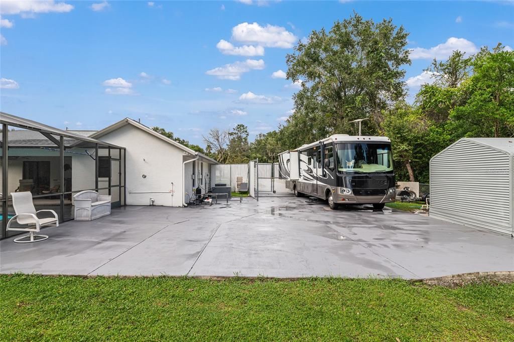 Под контрактом: $429,000 (3 спален, 2 ванн, 1623 Квадратных фут)