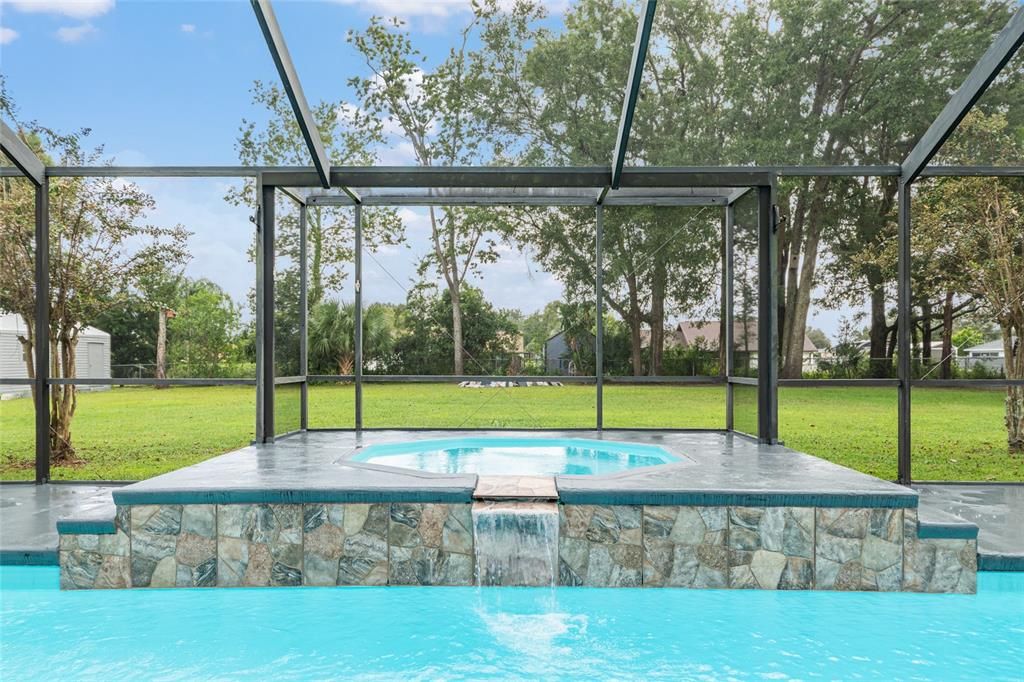 Под контрактом: $429,000 (3 спален, 2 ванн, 1623 Квадратных фут)